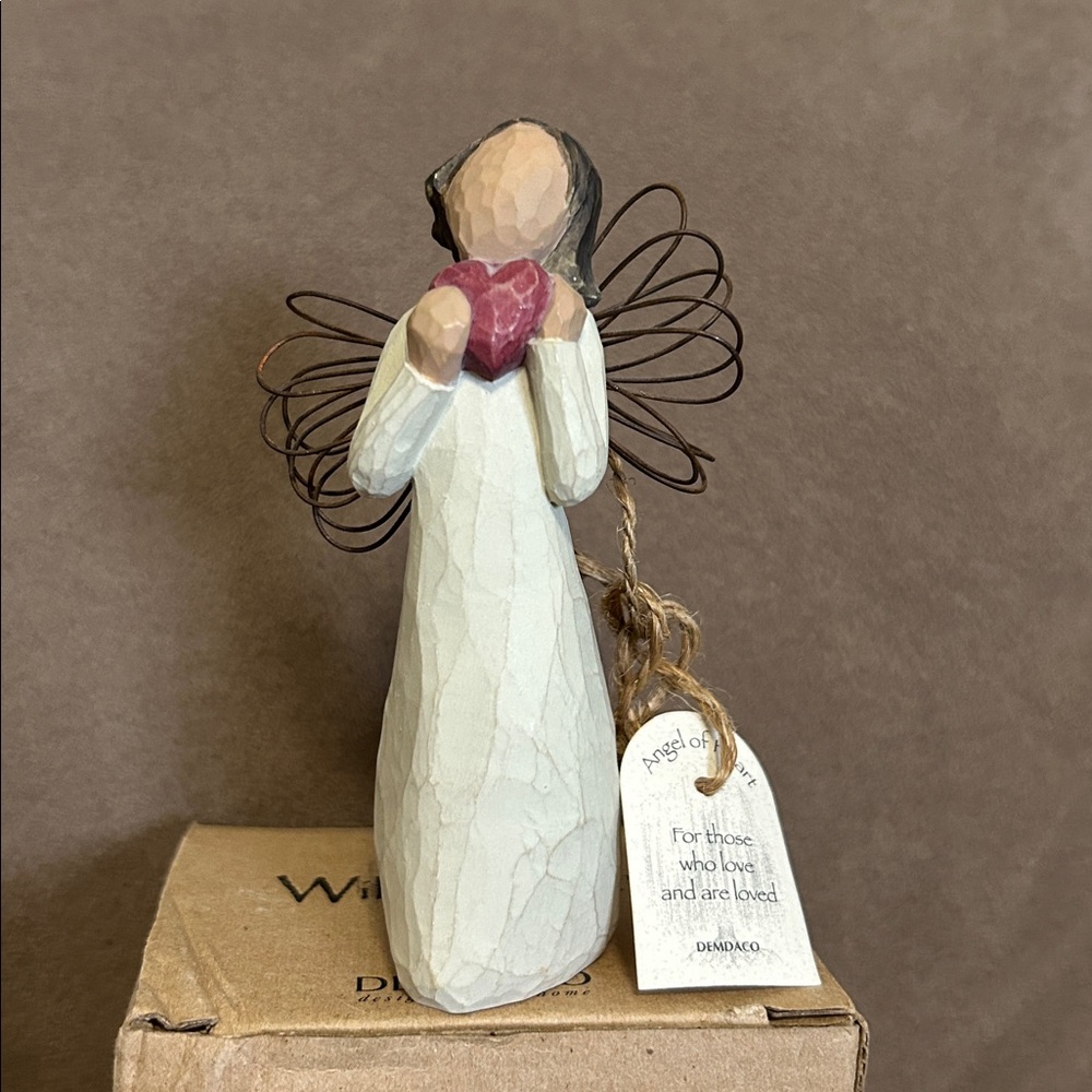 Demdaco/Willow ‘Tree Angel of the Heart’ figurine - cream with red heart.